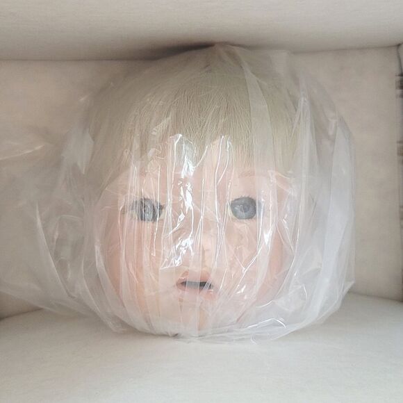 Vintage Ashton-Drake Galleries "All Gone" From The "Baby Talk" Collection 1993 - Picture 4 of 8